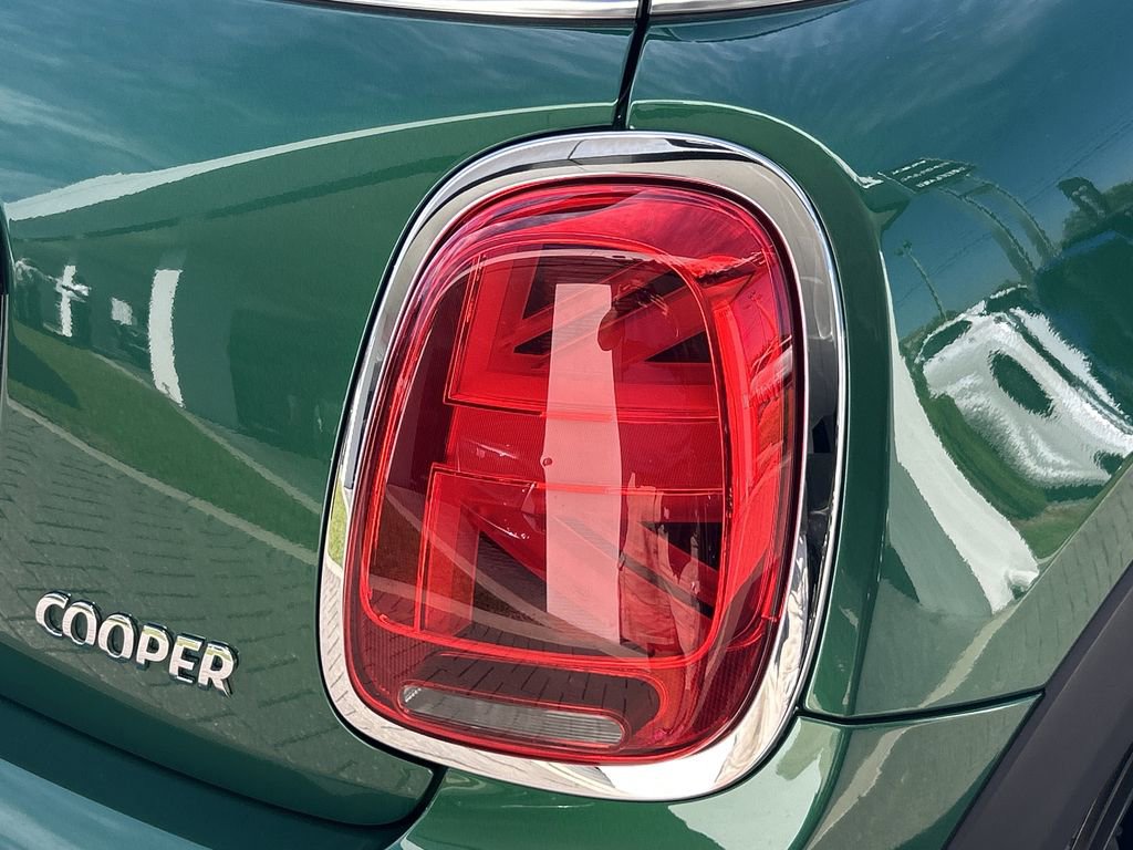 Used 2020 MINI Cooper 2-Door Hardtop image 9