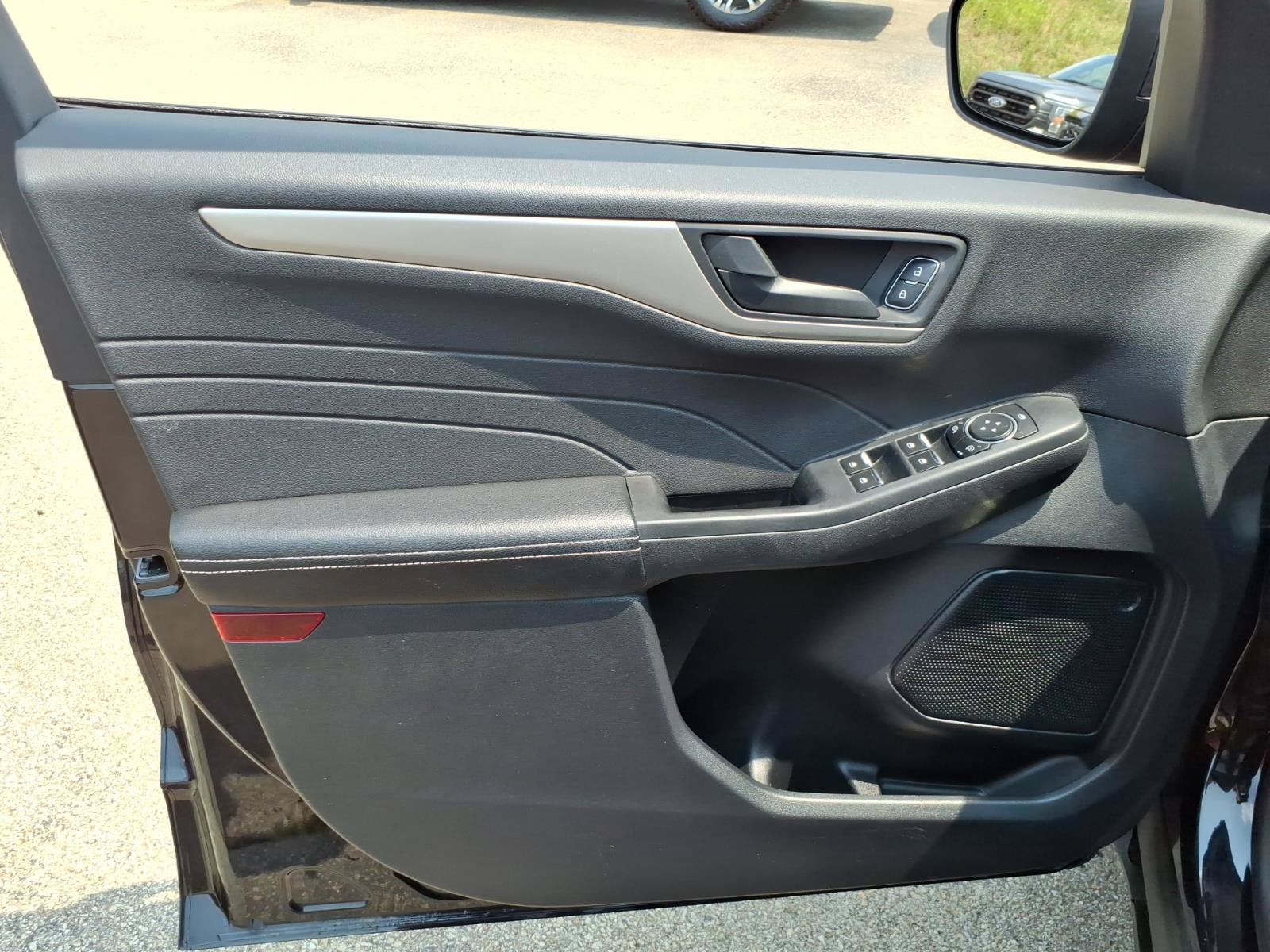 Certified 2022 Ford Escape SE AWD/4WD image 9