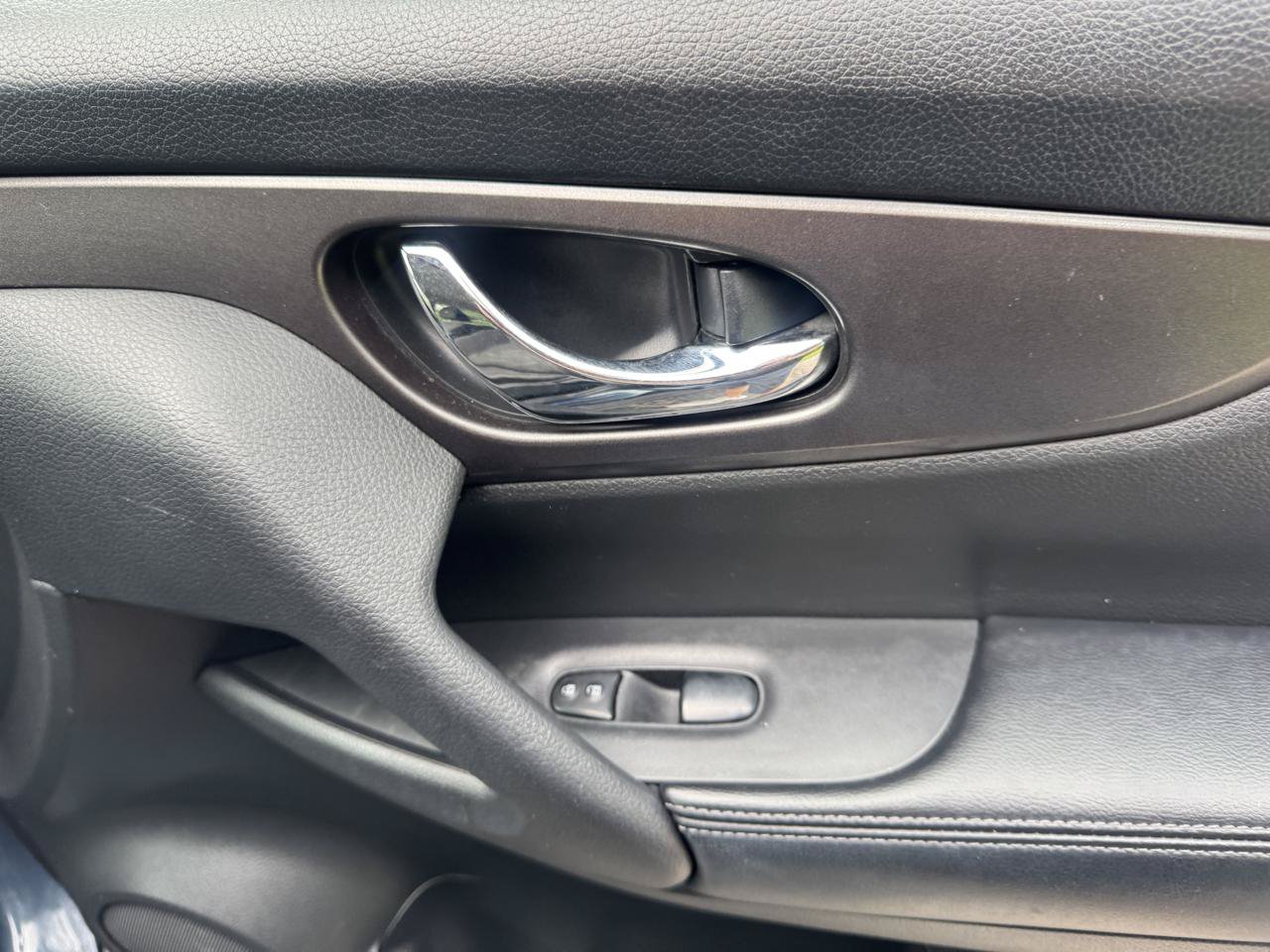 Used 2016 Nissan Rogue S AWD/4WD image 35
