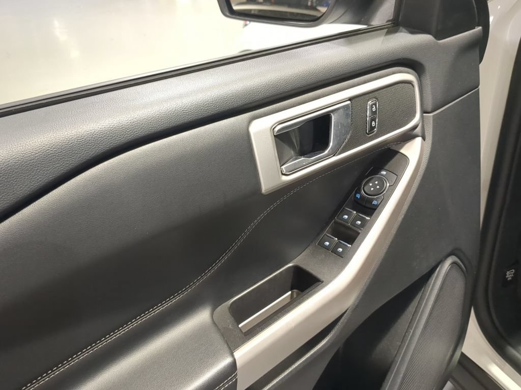 Used 2023 Ford Explorer XLT w/ Equipment Group 202A AWD/4WD image 14