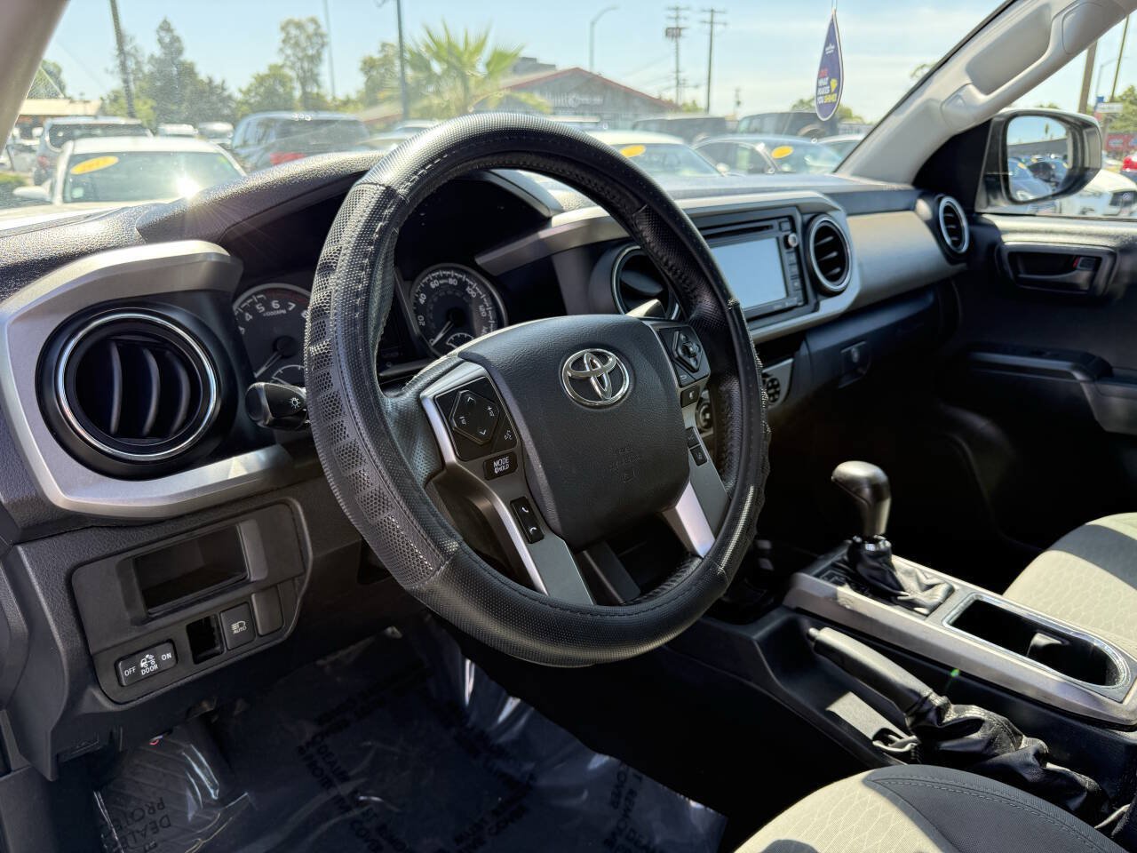 Used 2018 Toyota Tacoma SR5 RWD image 16