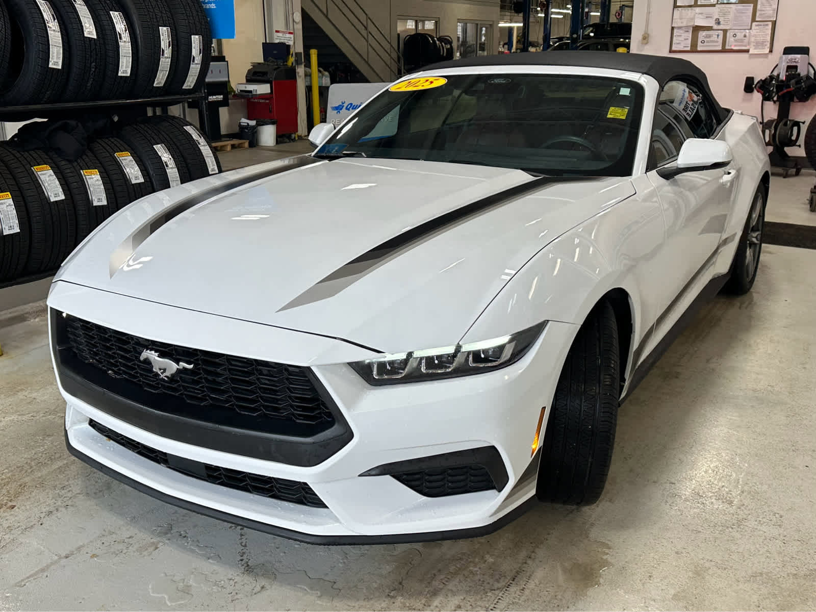 Used 2025 Ford Mustang Premium image 5