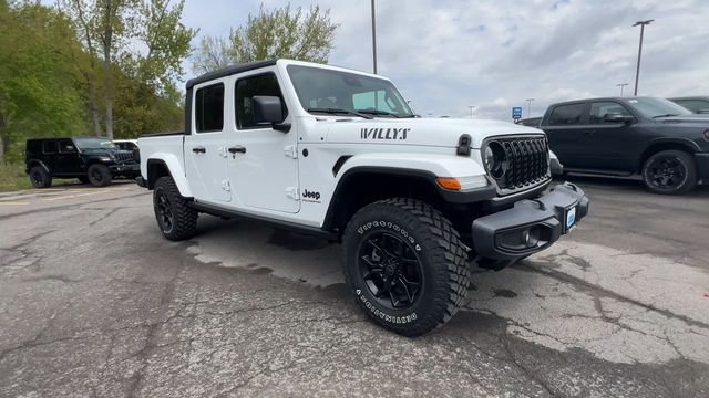 Used 2025 Jeep Gladiator Sport AWD/4WD image 2