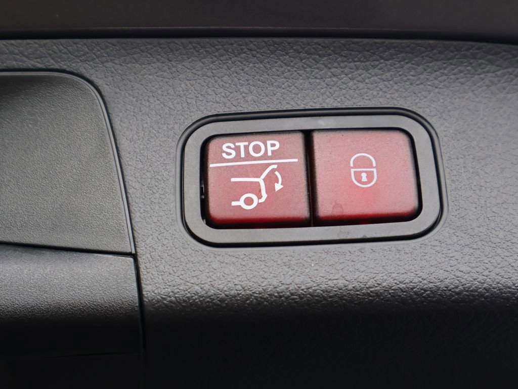 Certified 2025 Mercedes-Benz GLA 250 4MATIC image 18