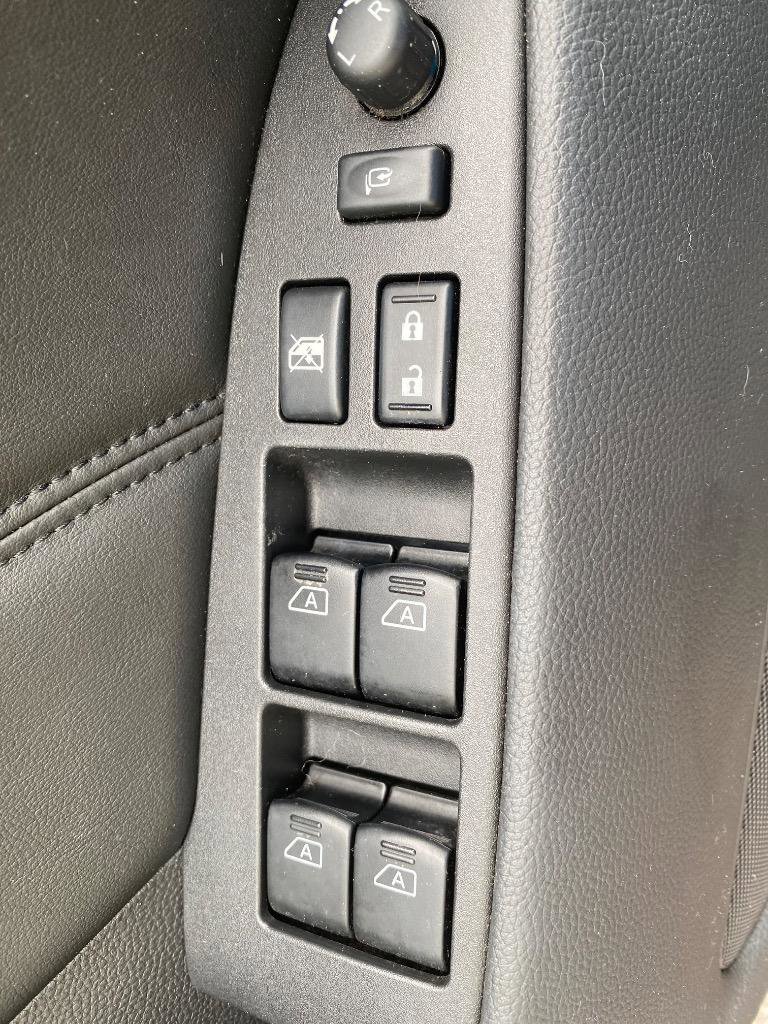 Used 2010 INFINITI G37 Convertible w/ Premium Pkg RWD image 35