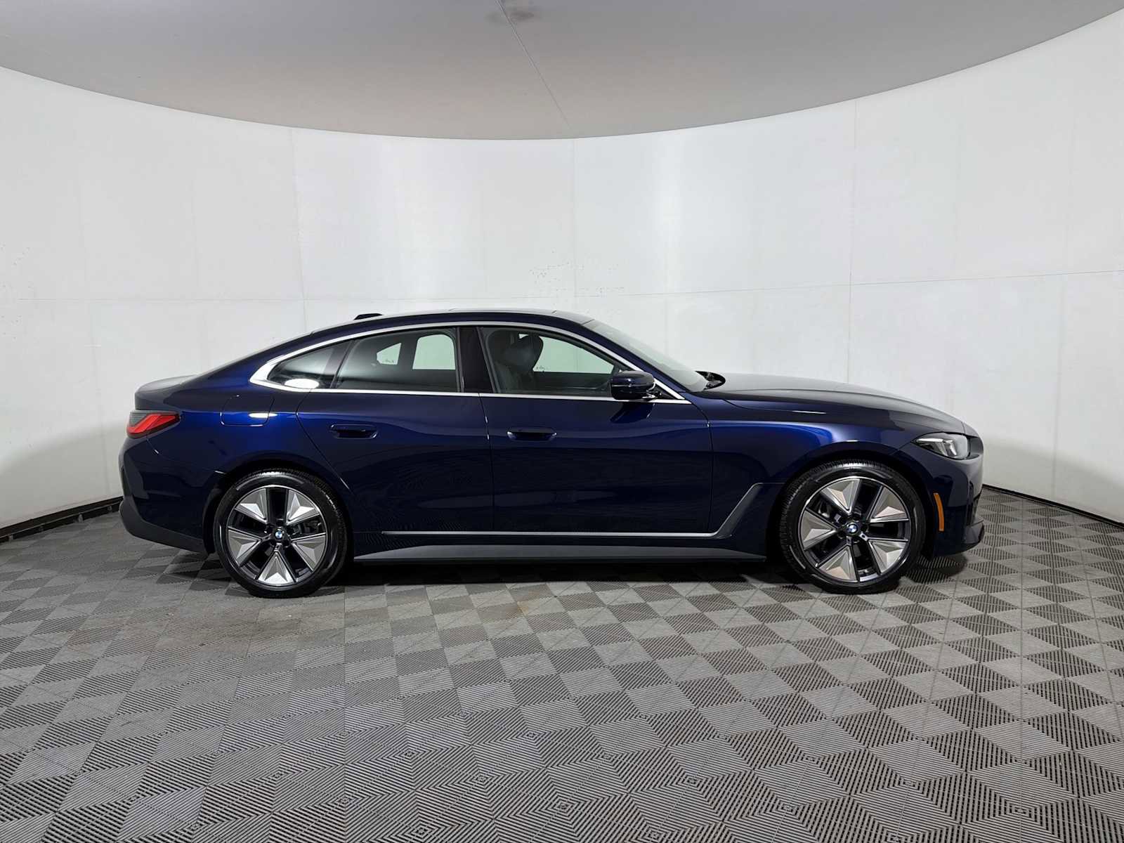 Used 2025 BMW i4 eDrive40 w/ Premium Package image 7
