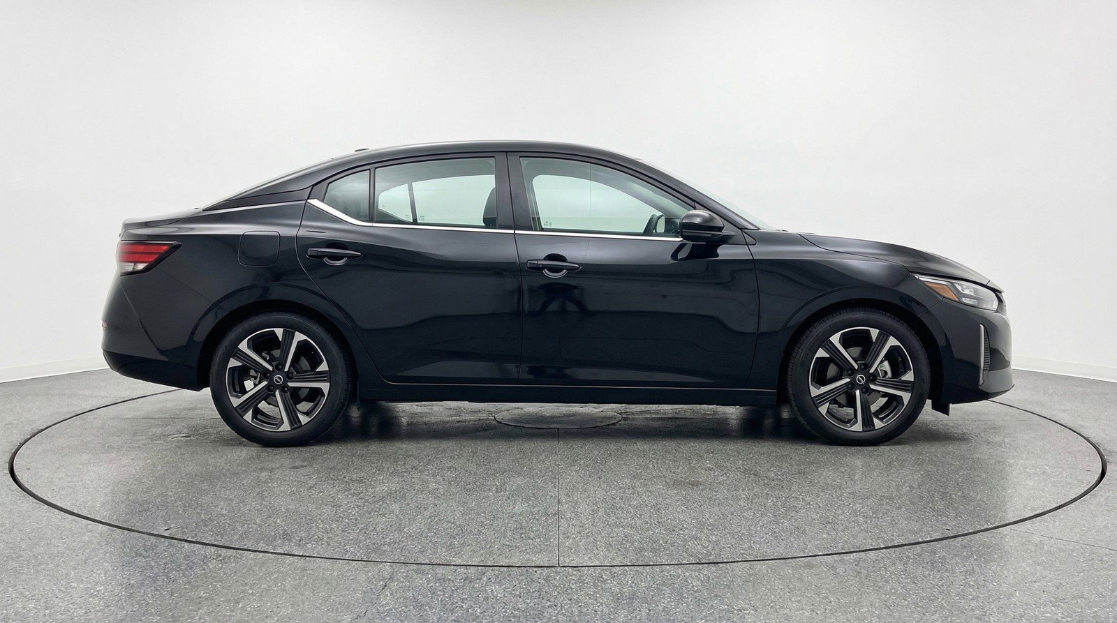 Used 2025 Nissan Sentra SV FWD image 11