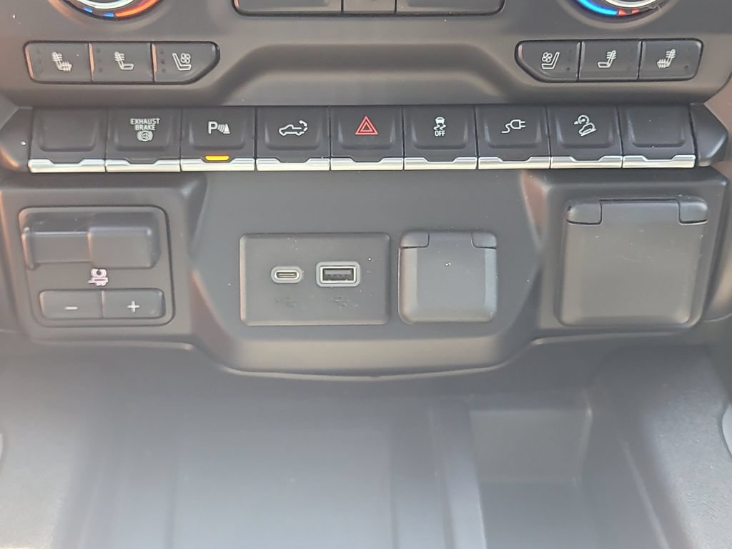 Used 2020 Chevrolet Silverado 2500 LTZ w/ LTZ Plus Package AWD/4WD image 29