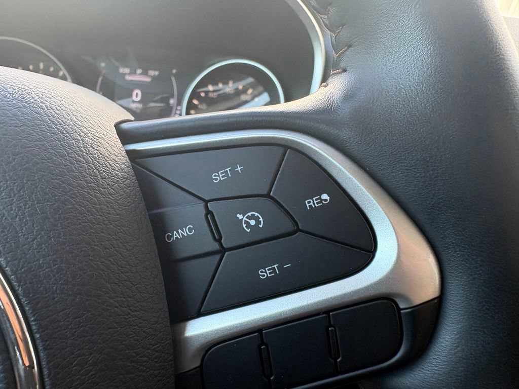 Used 2018 Jeep Compass Latitude w/ Safe & Security Group FWD image 15