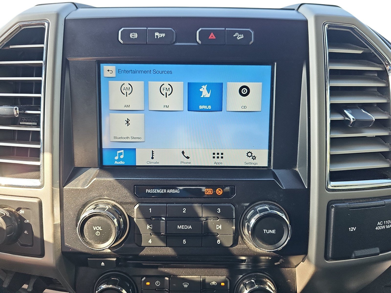 Used 2017 Ford F250 Lariat w/ Lariat Value Package AWD/4WD image 18