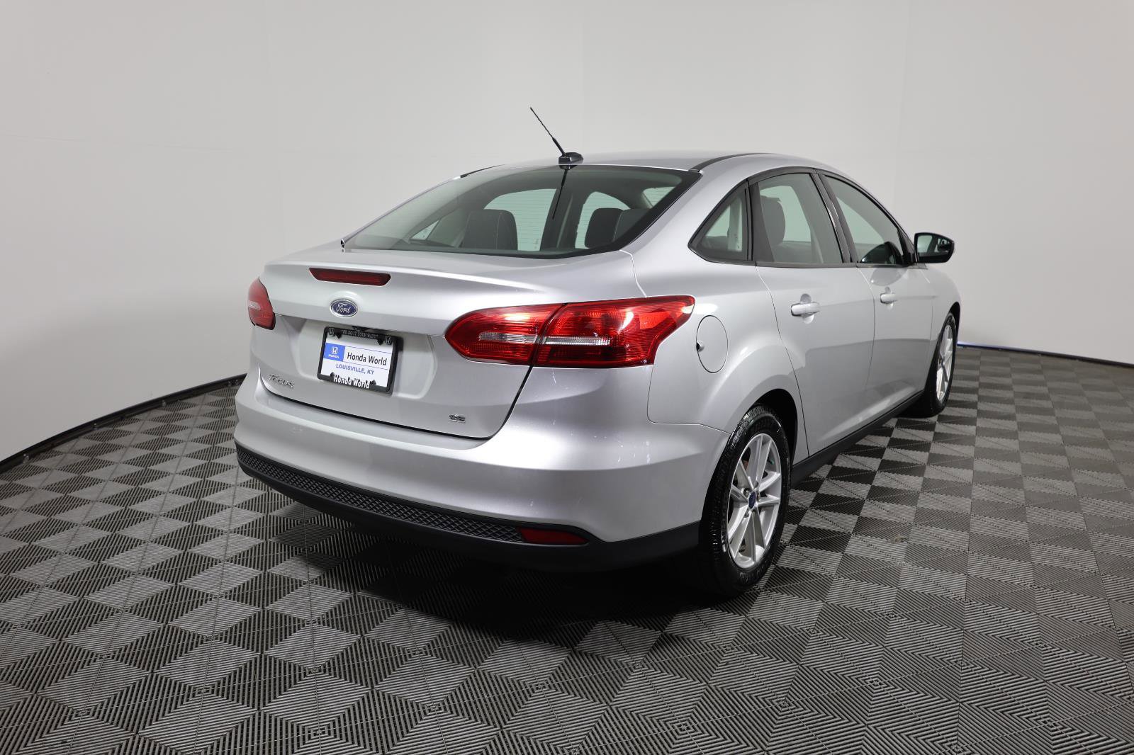 Used 2017 Ford Focus SE FWD image 5