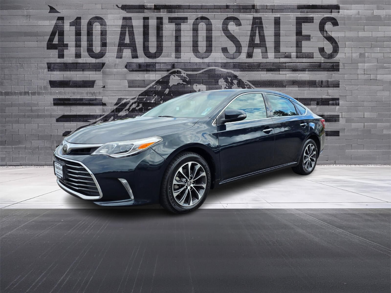 Used 2018 Toyota Avalon XLE FWD image 6