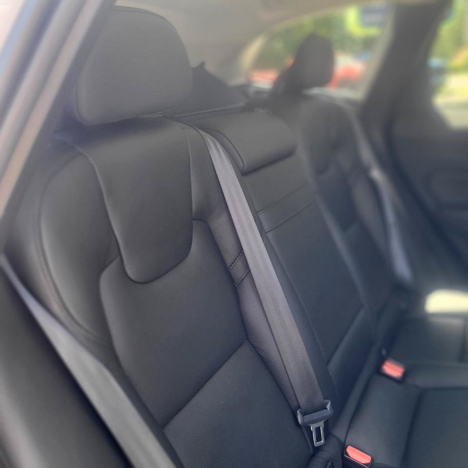 Used 2018 Volvo XC60 T5 Momentum w/ Vision Package AWD/4WD image 32