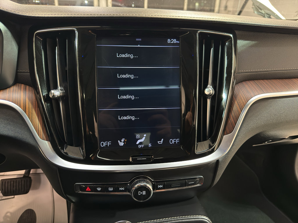 Used 2019 Volvo S60 T8 Inscription image 19