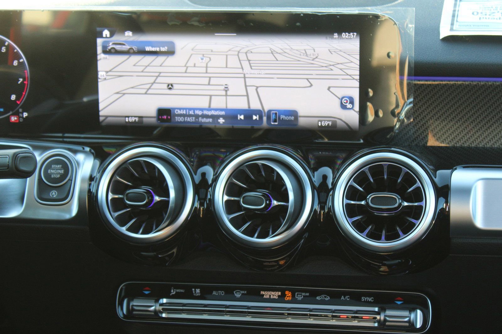 Certified 2025 Mercedes-Benz GLB 35 AMG 4MATIC image 13