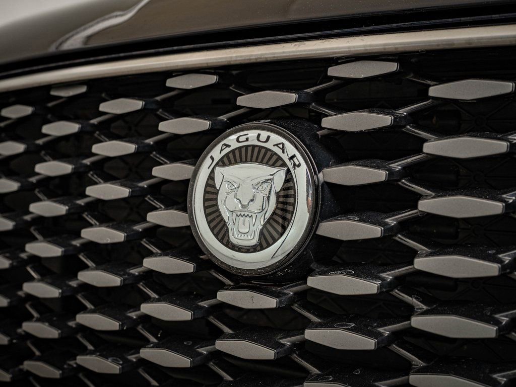 Used 2025 Jaguar F-PACE R-Dynamic S AWD/4WD image 3