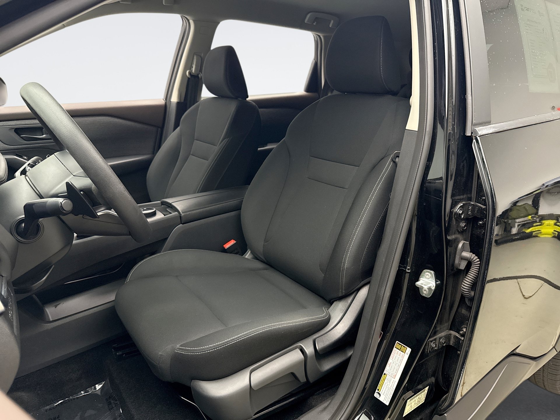 Used 2023 Nissan Rogue S AWD/4WD image 11