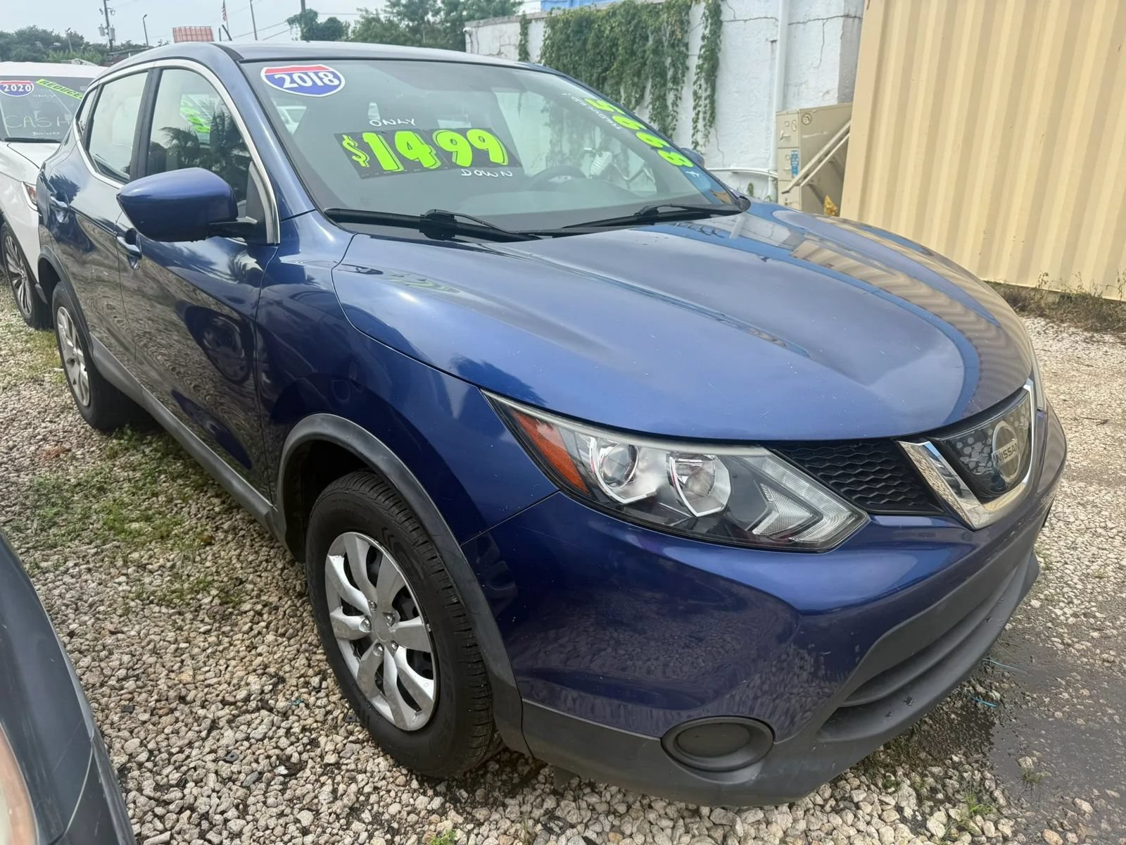 Used 2018 Nissan Rogue Sport S FWD image 3