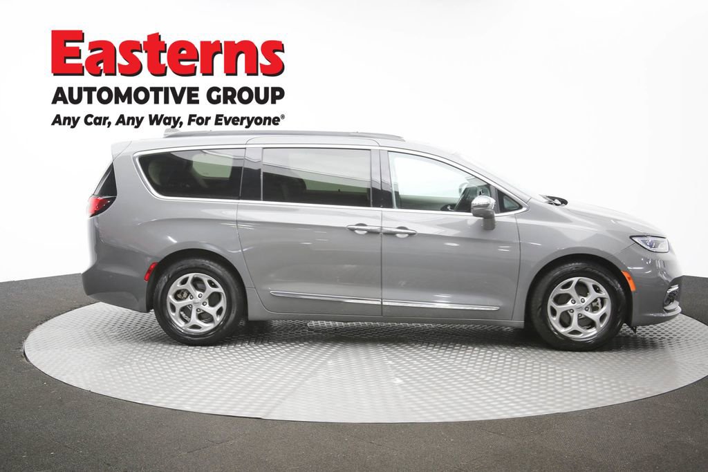 Used 2022 Chrysler Pacifica Limited FWD image 43