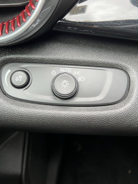 Used 2024 Chevrolet Trax RS image 28