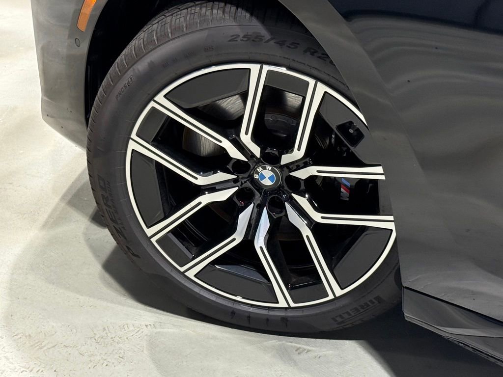 Used 2025 BMW i7 xDrive60 w/ Premium Package image 7