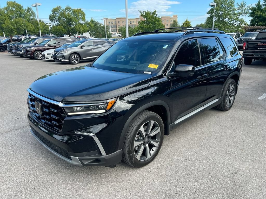 Used 2025 Honda Pilot Elite image 1
