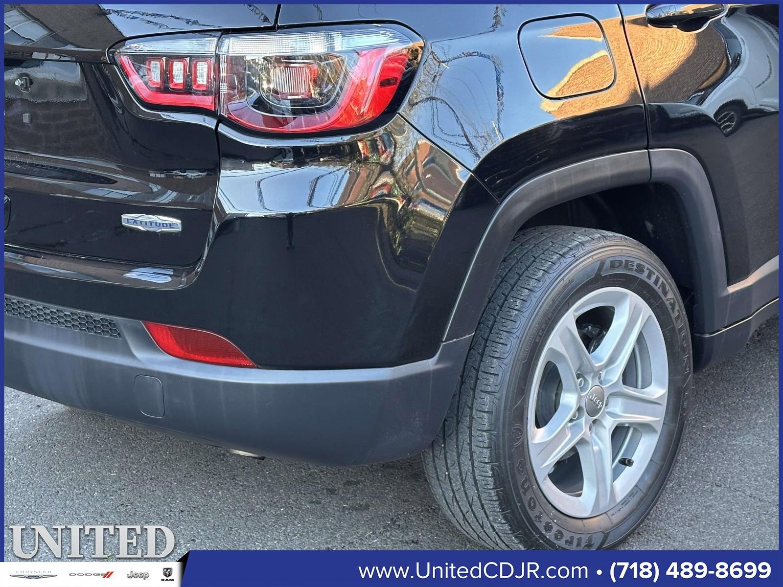 Used 2023 Jeep Compass Latitude w/ Sun and Sound Group image 11