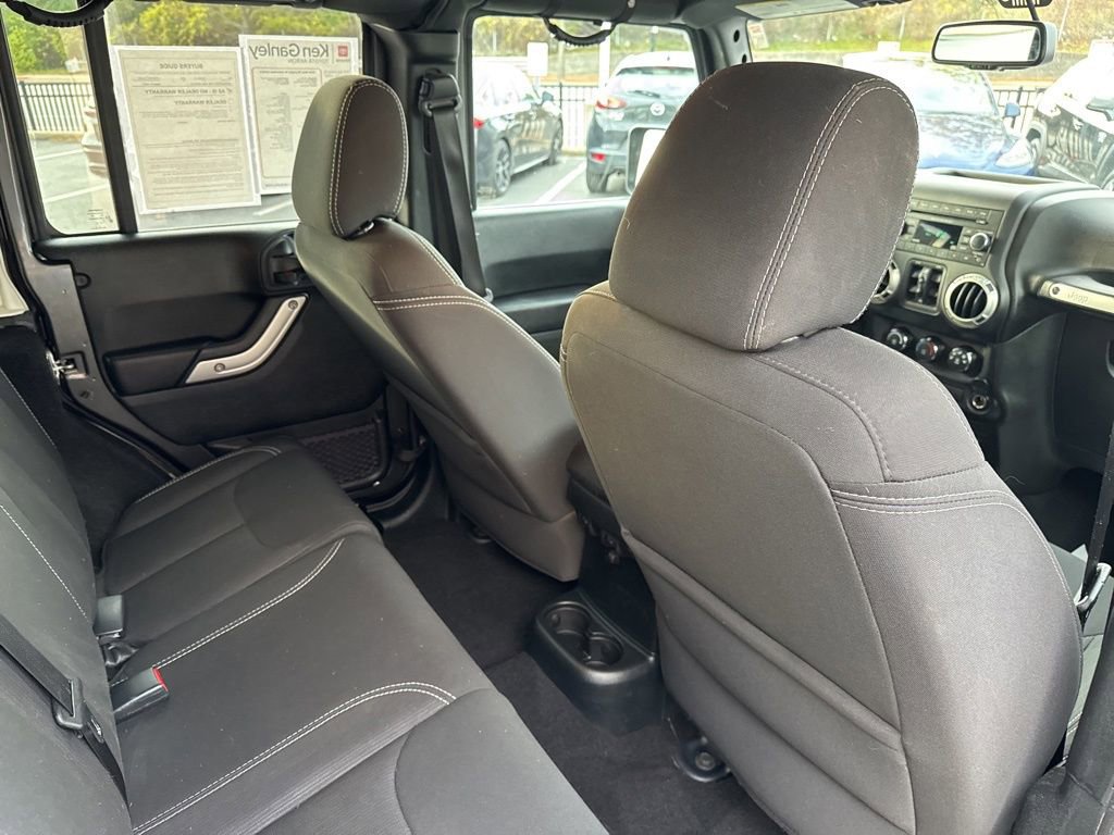 Used 2018 Jeep Wrangler Unlimited Sahara image 23