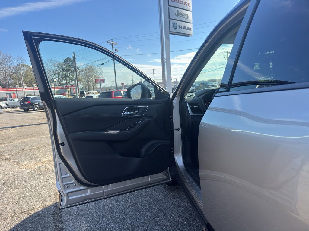 New 2026 Nissan Rogue Platinum w/ Platinum Premium Package image 18