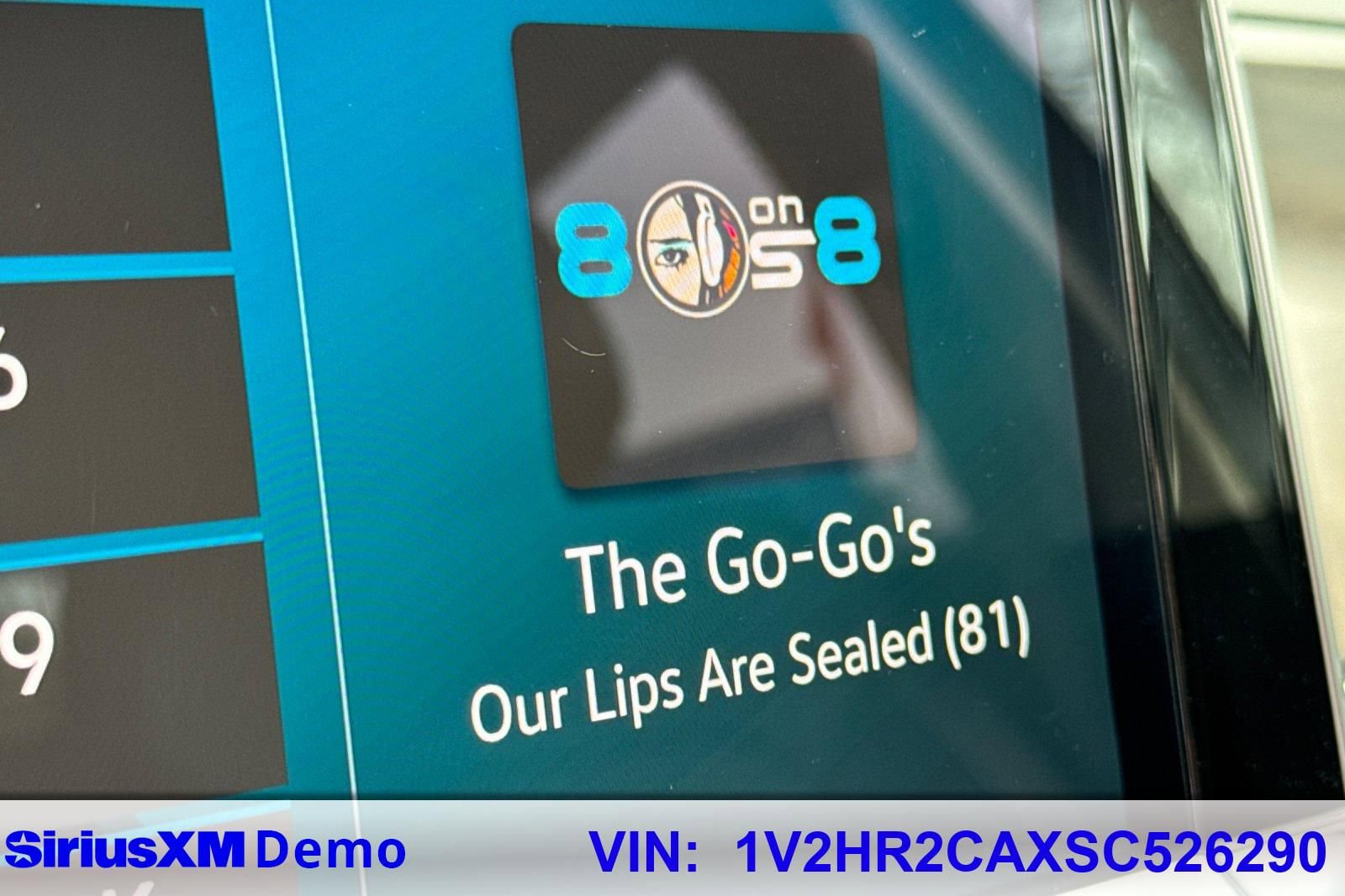 Used 2025 Volkswagen Atlas SE image 34