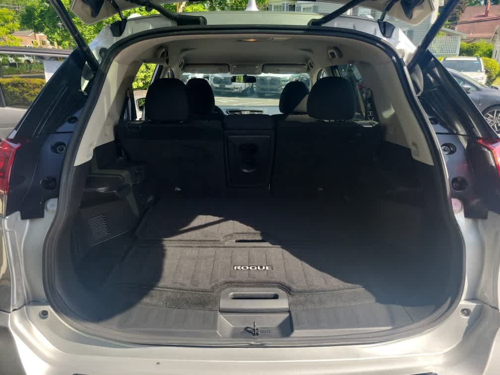 Used 2018 Nissan Rogue SV AWD/4WD image 27