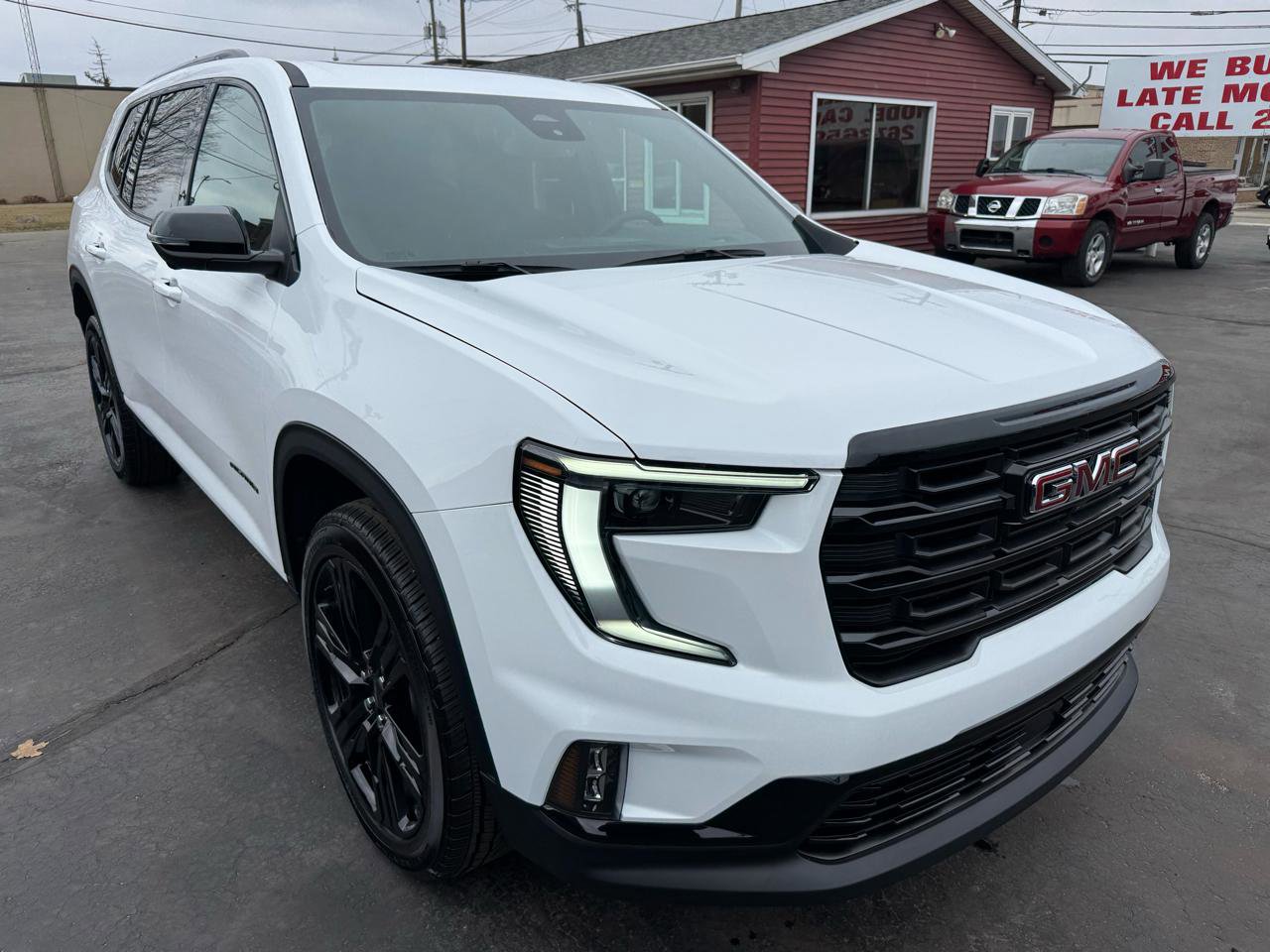 Used 2025 GMC Acadia Elevation w/ Elevation Premium Package AWD/4WD image 3