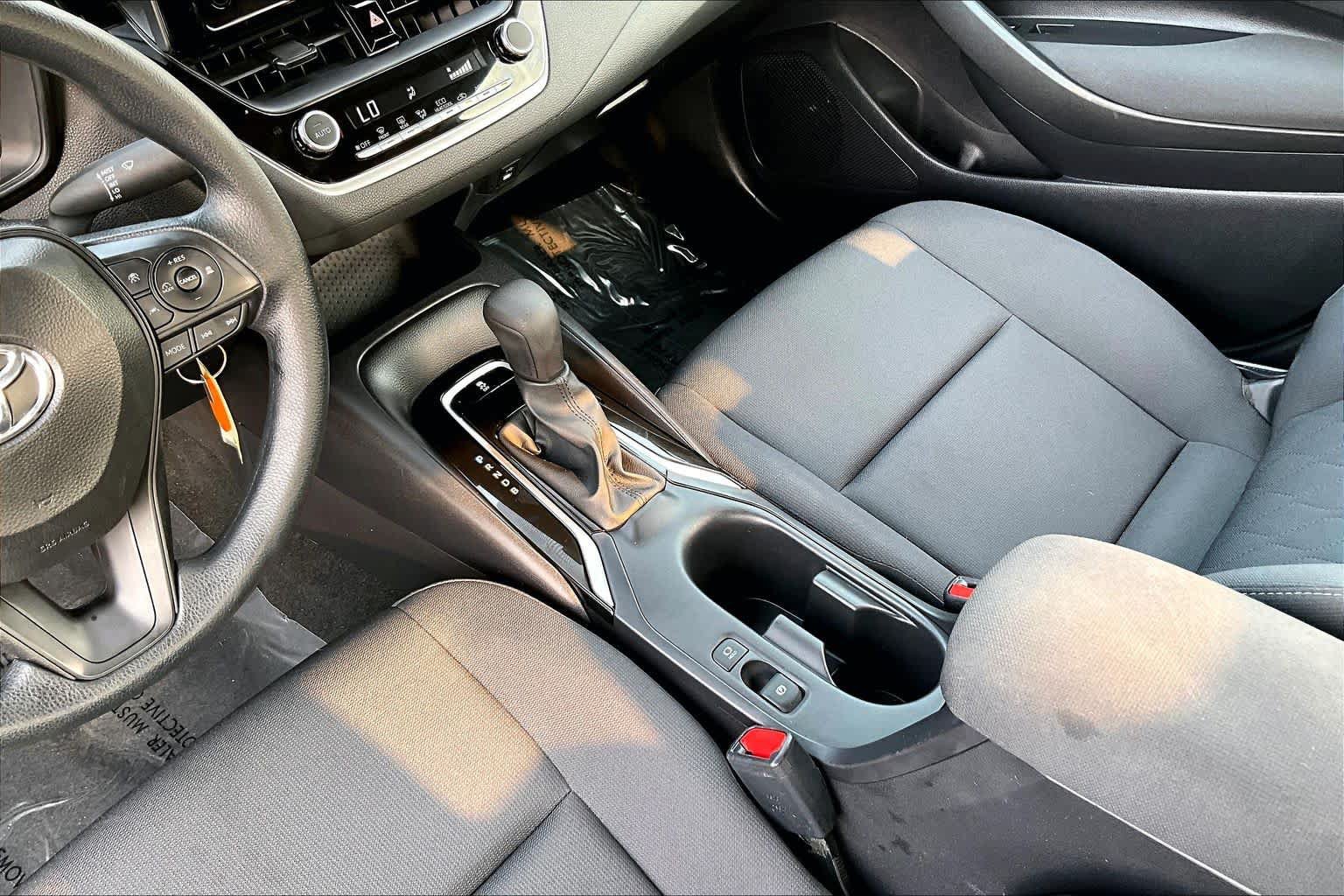 Used 2025 Toyota Corolla LE FWD image 17