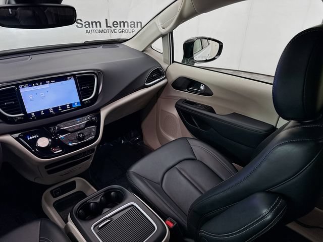 Used 2024 Chrysler Pacifica Touring-L FWD image 21