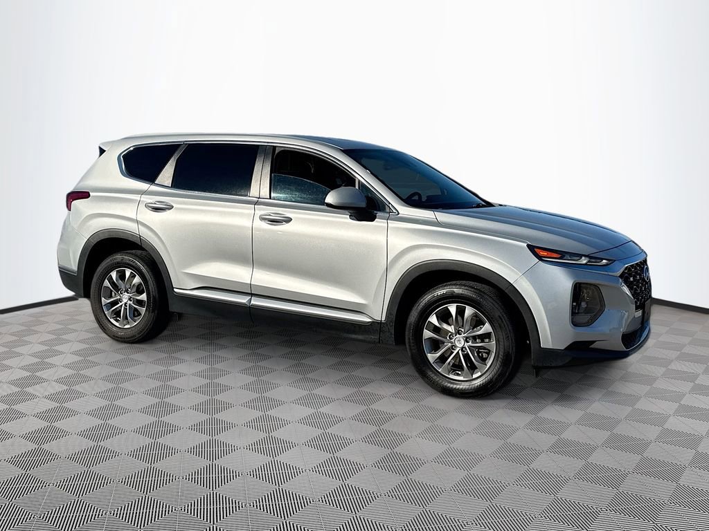 Used 2019 Hyundai Santa Fe SE image 2