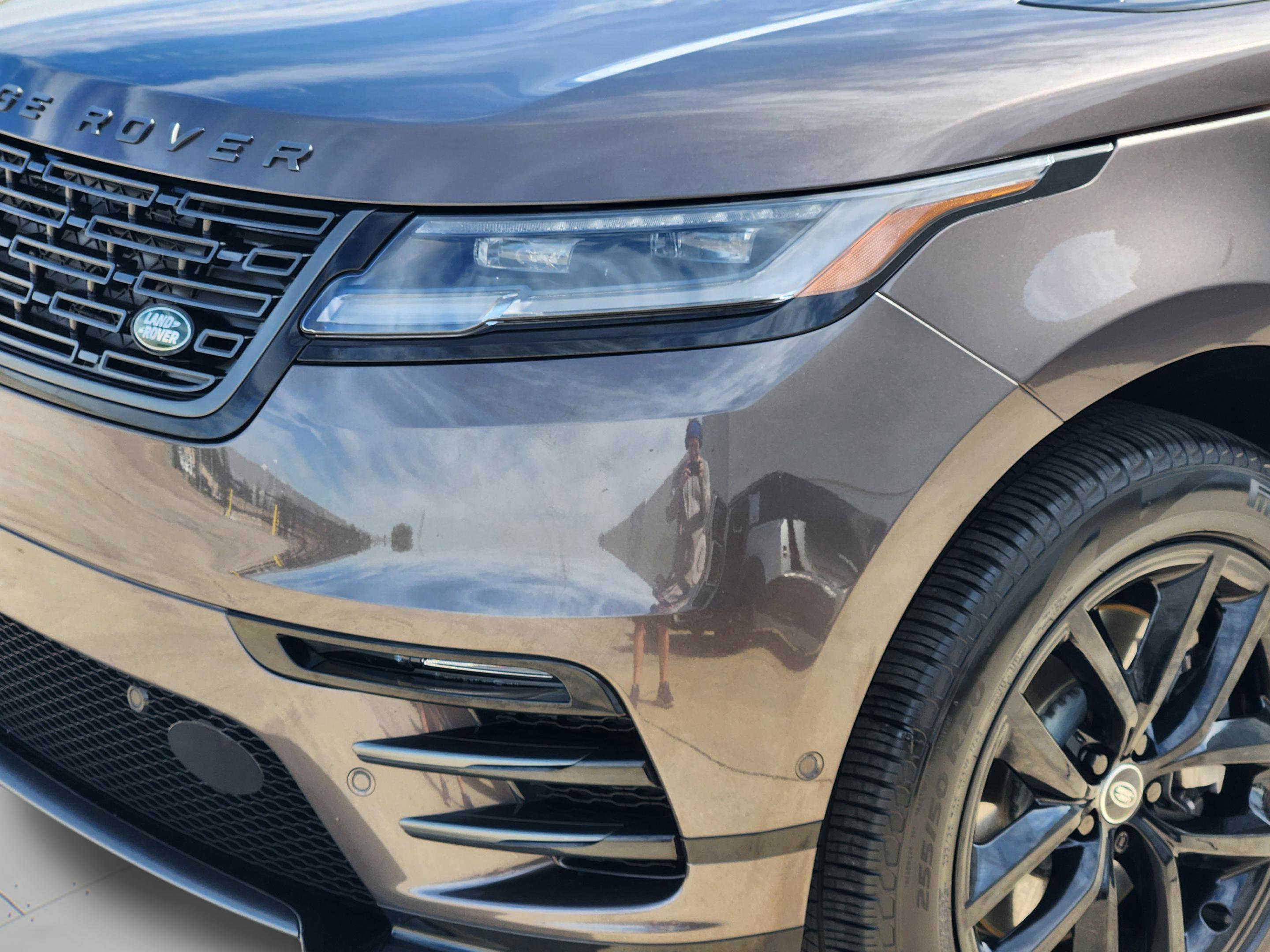 Certified 2026 Land Rover Range Rover Velar Dynamic SE AWD/4WD image 34