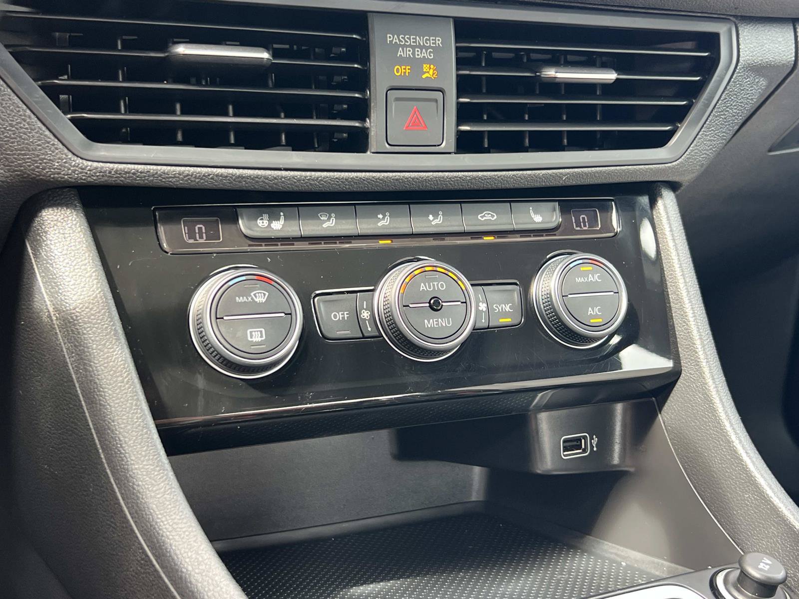 Used 2019 Volkswagen Jetta R-Line w/ R-Line Cold Weather Package FWD image 14