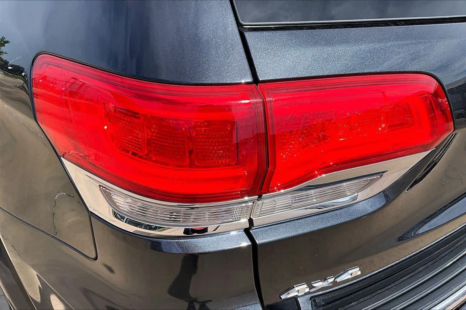 Used 2014 Jeep Grand Cherokee Overland w/ Advanced Technology Group AWD/4WD image 28
