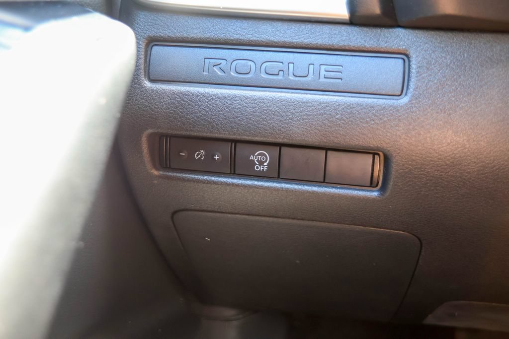 Used 2024 Nissan Rogue S FWD image 17