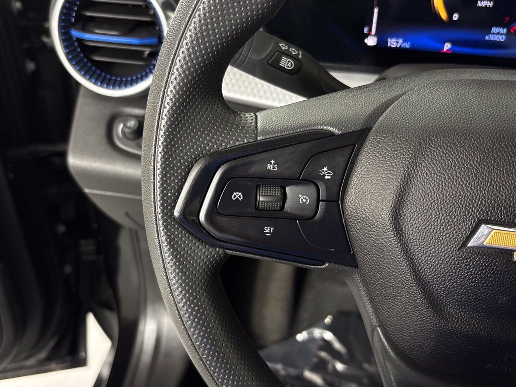 Used 2025 Chevrolet Trax LT FWD image 19