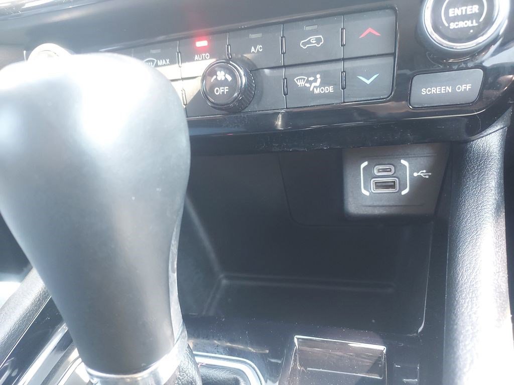 Used 2022 Jeep Compass Trailhawk w/ Trailhawk Convenience Group AWD/4WD image 17