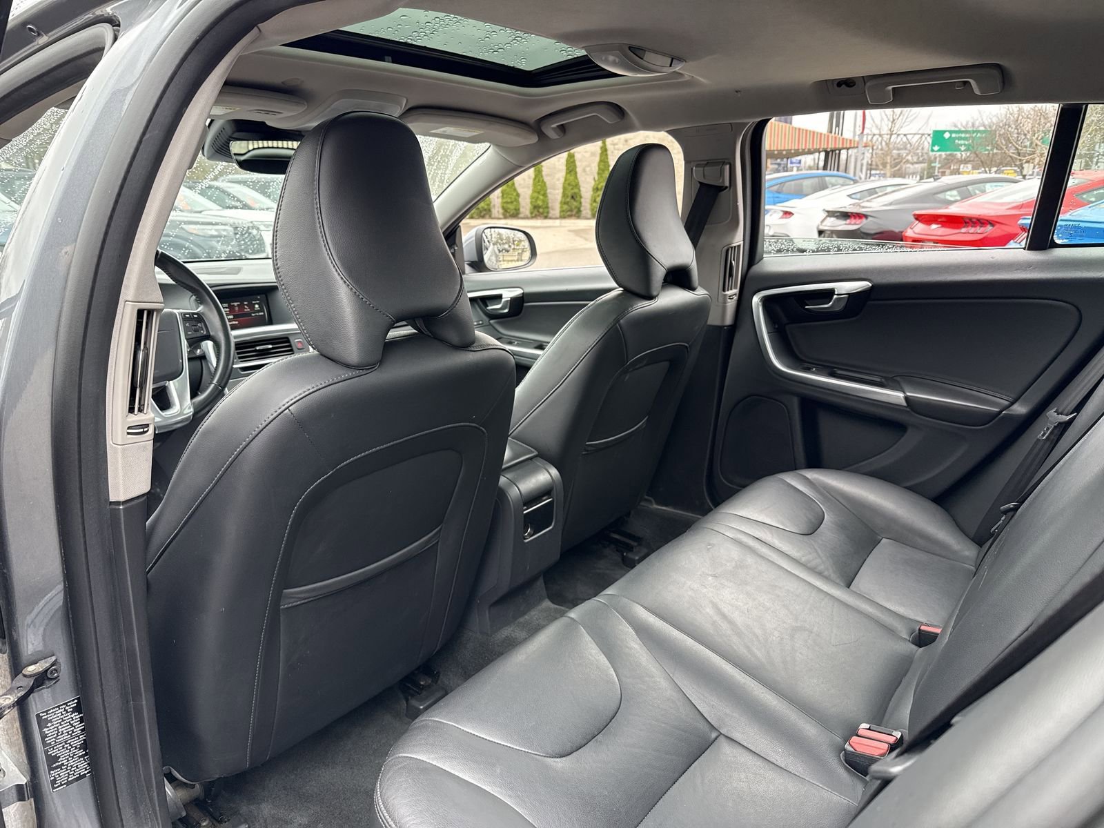 Used 2016 Volvo V60 T5 Platinum w/ 19" Sport Package image 24