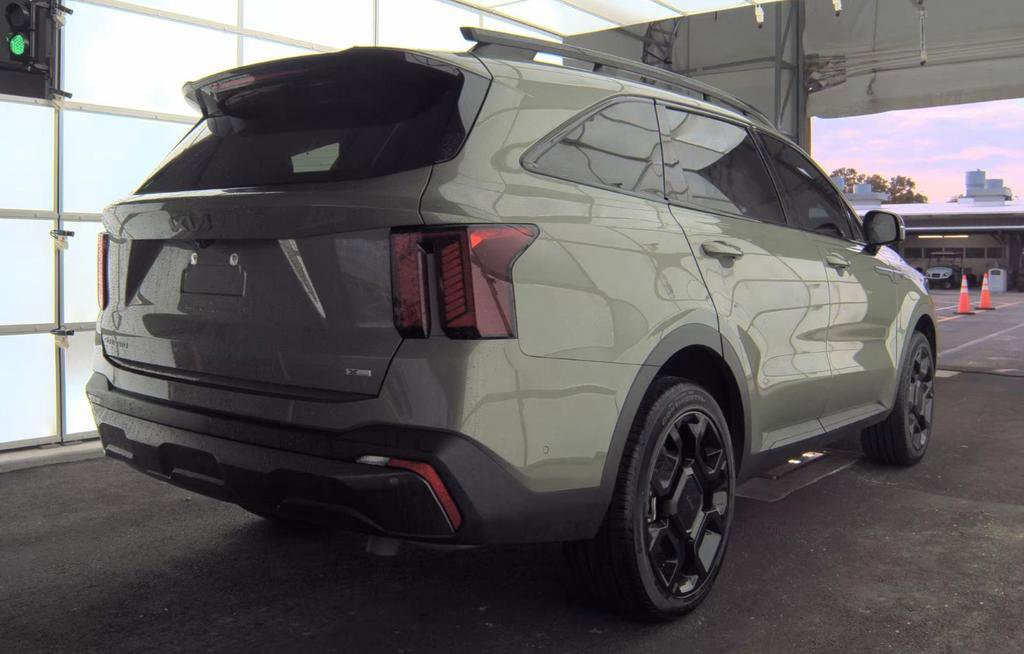 Used 2025 Kia Sorento SX image 4