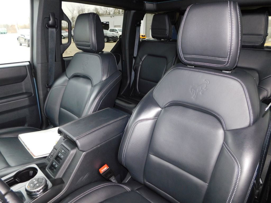 Used 2025 Ford Bronco Outer Banks image 16