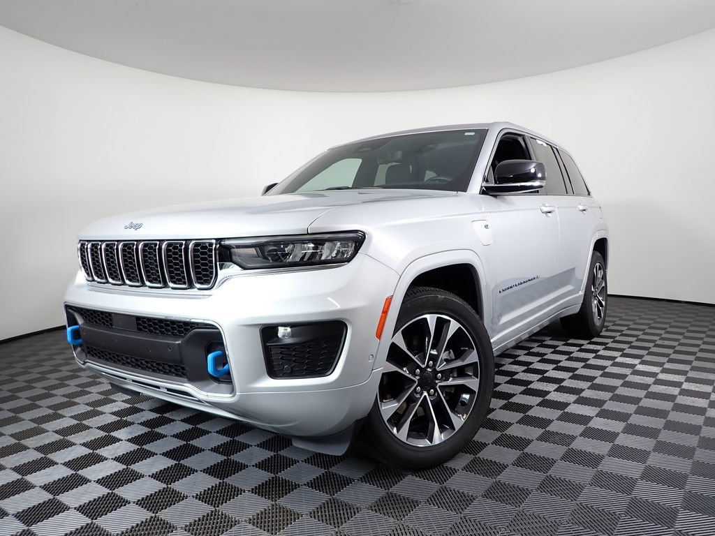 Used 2022 Jeep Grand Cherokee Overland w/ Luxury Tech Group IV AWD/4WD image 2