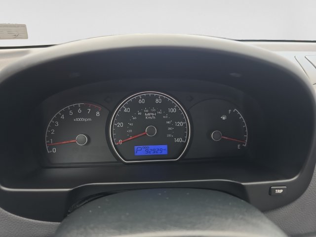 Used 2010 Hyundai Elantra GLS FWD image 14