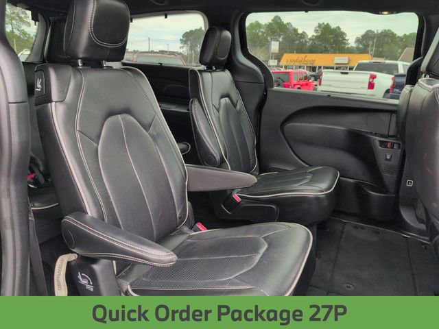 Used 2025 Chrysler Pacifica Limited image 27