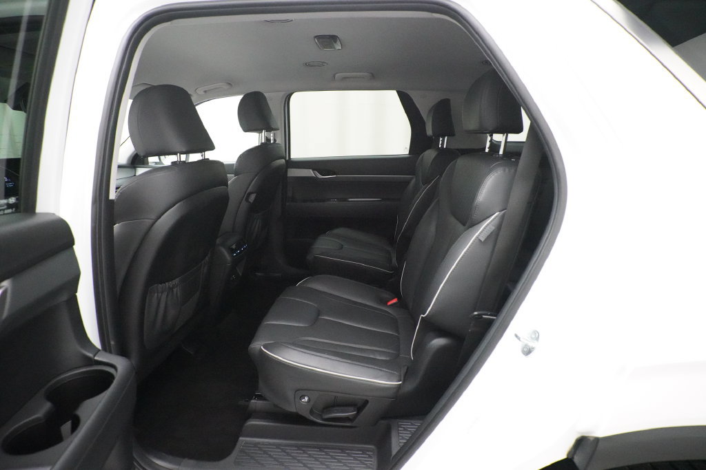 Used 2024 Hyundai Palisade SEL AWD/4WD image 16