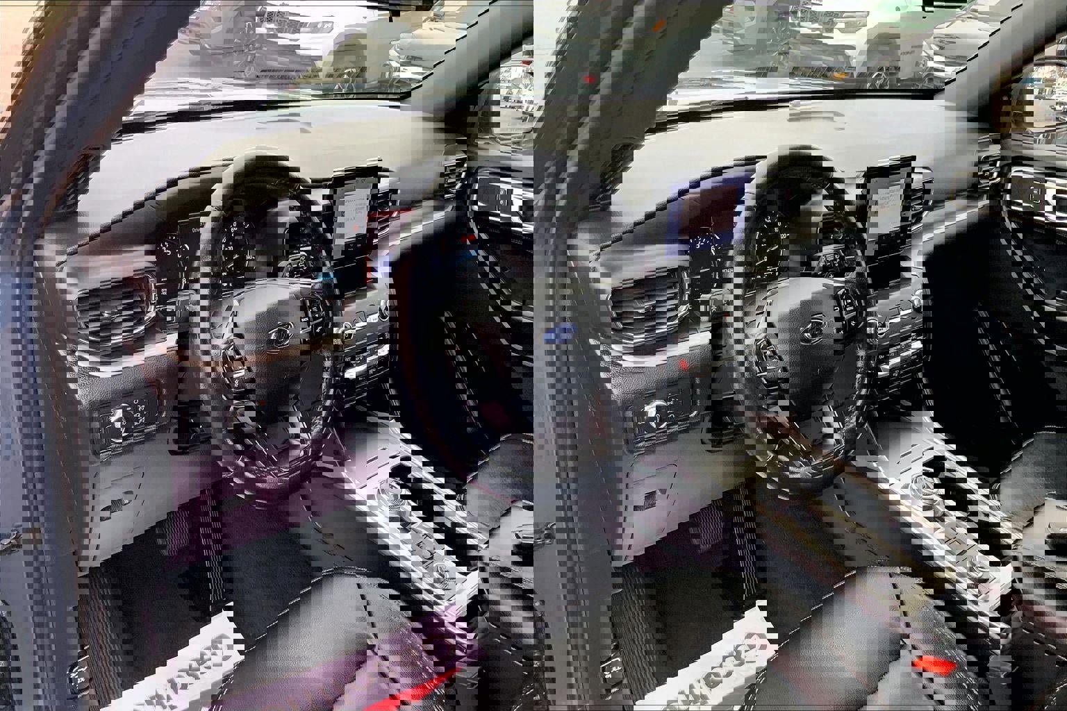 Used 2020 Ford Explorer XLT w/ Equipment Group 202A image 13