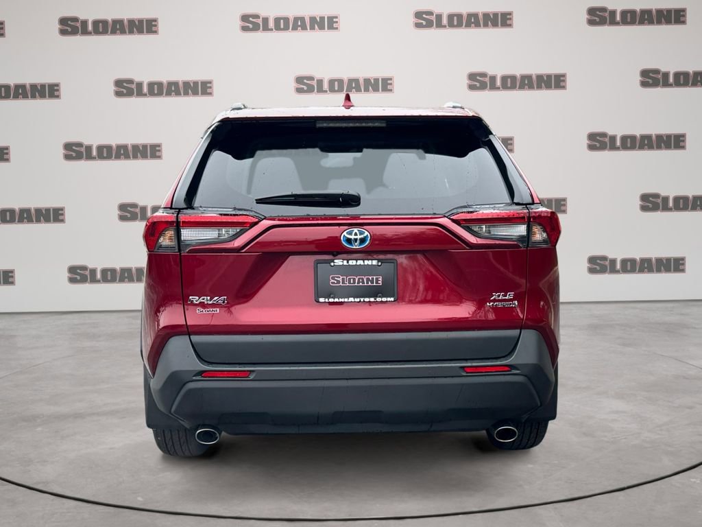 Used 2024 Toyota RAV4 XLE w/ Convenience Package image 4
